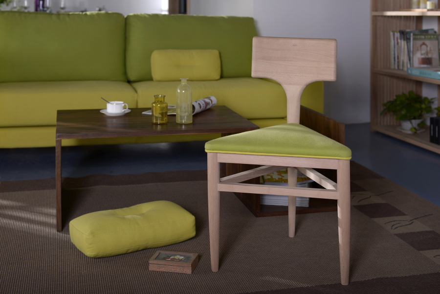 原木·原創·三角椅 工業美學與自然意蘊的交融